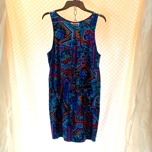 black mini dress long sleeve Kofi – Beginning Boutique Size:2x2 (Case of 10 Boxes) mother'sday A-Line vs. Straight-Cut Dresses: